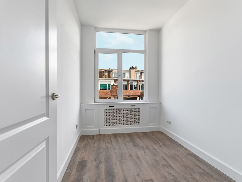 Capadosestraat 214, 'S-GRAVENHAGE