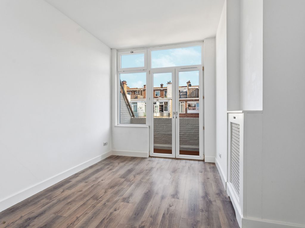 Capadosestraat 214, 'S-GRAVENHAGE
