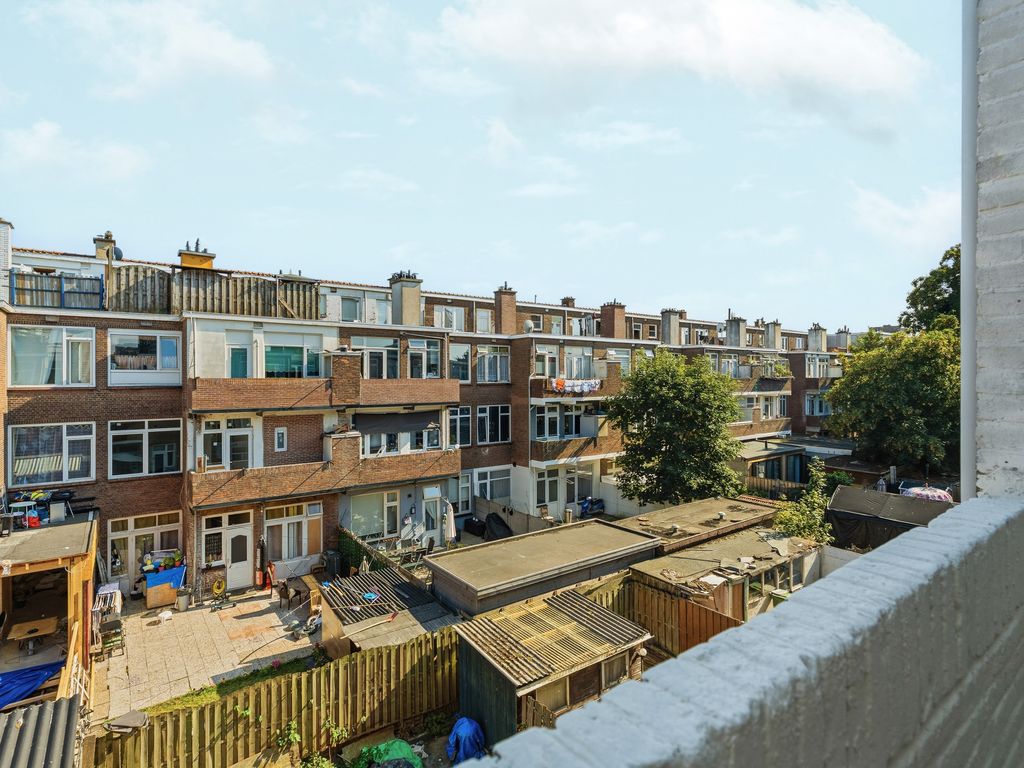 Capadosestraat 214, 'S-GRAVENHAGE