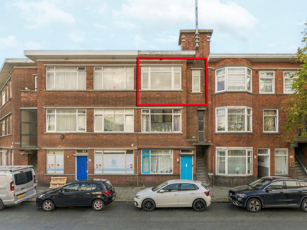 Schaarsbergenstraat 12B, 'S-GRAVENHAGE