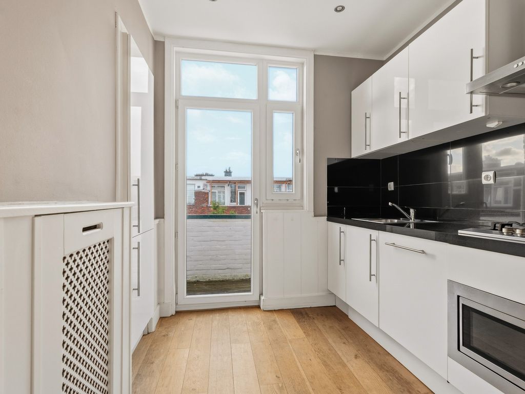 Schaarsbergenstraat 12B, 'S-GRAVENHAGE