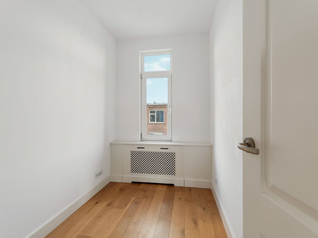 Schaarsbergenstraat 12B, 'S-GRAVENHAGE