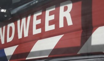 Brandweer rijdt eetcafé binnen