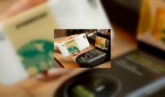 Afrekenen met telefoonhoes bij Starbucks