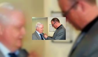 Gouden speld voor drie leden Koksgilde