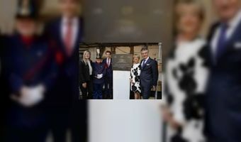 Familie Oostwegel legt eerste steen