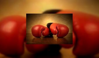 Arnhemse cafébezoekster gaat barman te lijf