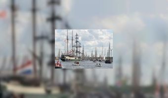 Drijvende bar tijdens Sail