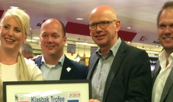Jarno Eggen en Cindy Borger ontvangen Klasbak Trofee