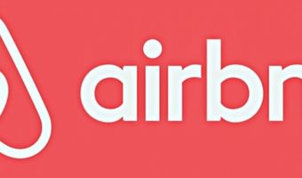 Voormalig Amerikaanse minister gaat  Airbnb helpen bij racismebestrijding