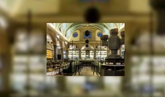 Op de foto met een T-rex in Leidense Waag