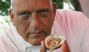 Eerste oogst Zeeuwse Platte Oesters met Herman den Blijker