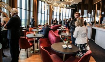 Van der Valk opent spectaculaire skybar in Tiel