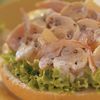 Broodje champignon-ananassalade