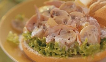 Broodje champignon-ananassalade