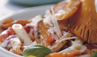 Romige pasta met bleekselderij en oesterzwammen