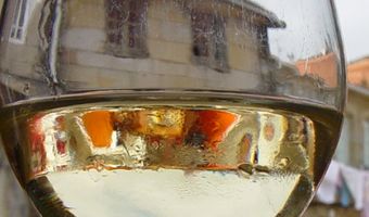 Zo duur is een fles wijn in 65 landen