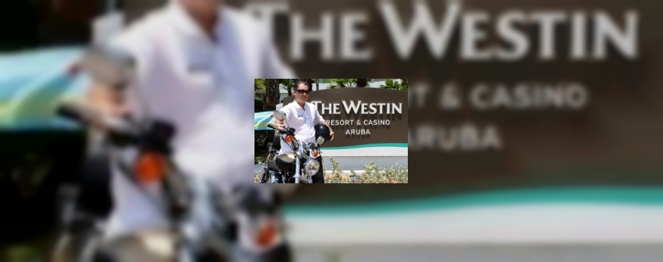 General manager Westin Aruba toert met gasten op Harley