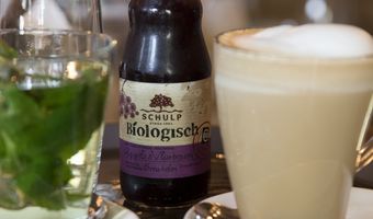 Maradona opent eigen café op verjaardag