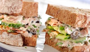 Tonijnsandwich met komkommer