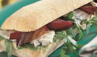 Ciabatta met gorgonzola en ui