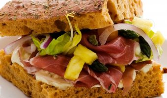 Focaccia met roomkaas en balsamico