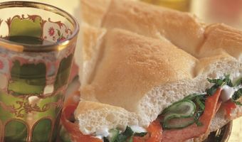 Sandwich met tzatziki en gehakt