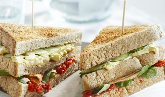 Vrolijke clubsandwich