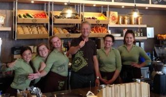 Bagels & Beans Alphen doneert 50.000 theezakje