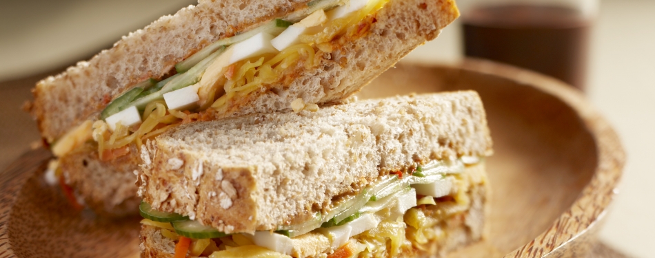 Indische sandwich van vloerbrood