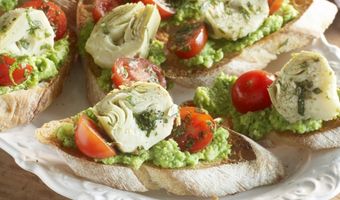 Crostini met artisjok