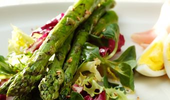 Aspergesalade in het groen