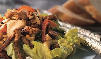 Vleesreepjessalade met hazelnoot