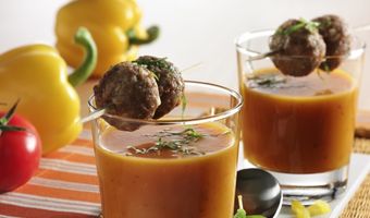 Paprikasoep met balletjes