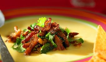 Maïssoep met varkensvleesreepjes 