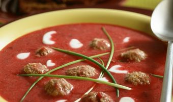 Bietensoep met gehaktballetjes 