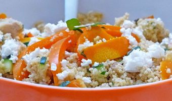 Couscoussalade met paprika, kip en sinaasappel 