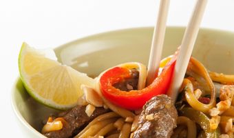 Oosterse beef noodle salade 
