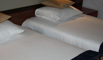 Bewoners rondom hotel protesteren tegen uitbreiding