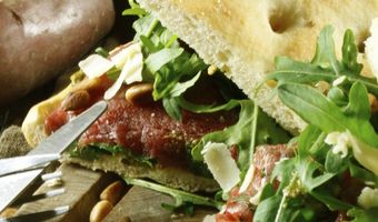 Focaccia carpaccio con pesto