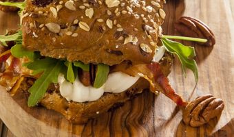 Notenbol ‘chèvre chaud’