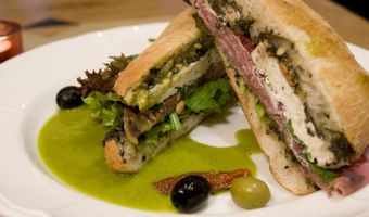 Ciabatta olijventapenade en beleg