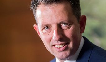 Herman van der Poel aan het roer van nieuw Apollo Hotel