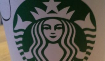 Starbucks ziet omzet stijgen door nieuwe filialen