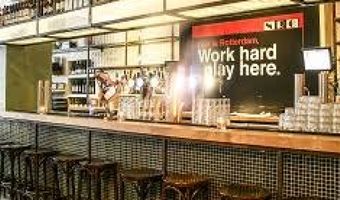 Rotterdams café viert jubileum met festival