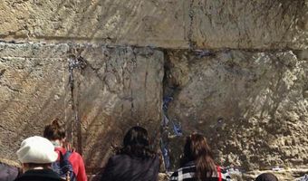 Banksy opent hotel met lelijkste uitzicht ooit in Bethlehem