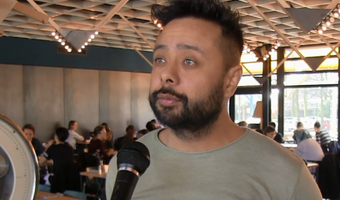 Video: Stemmen in het restaurant