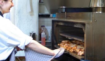 UWV: Economische groei stuwt vraag naar horecapersoneel