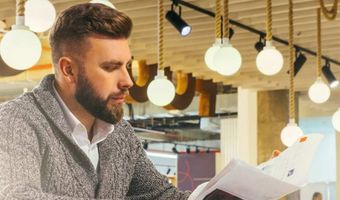 Gratis krantenstok bij leestafelabonnement