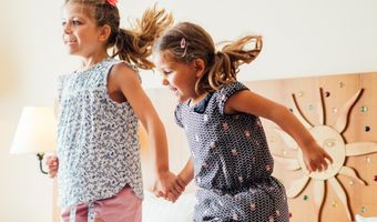 Kinderen nemen hotels over tijdens kinderdag